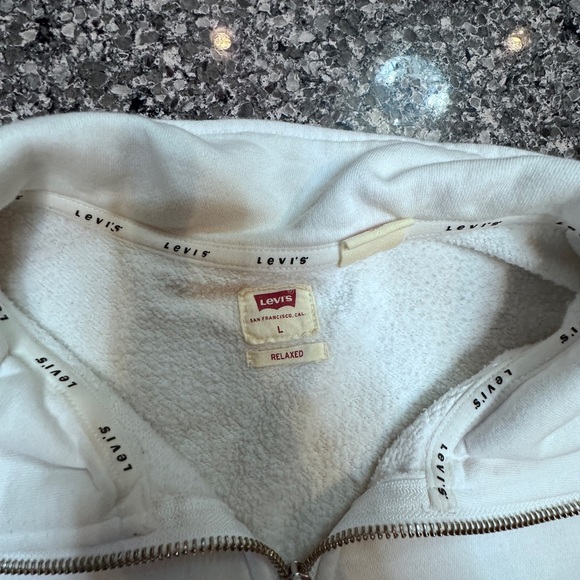Levi's Men's White and blue quarter zip crewneck - Picture 5 of 9